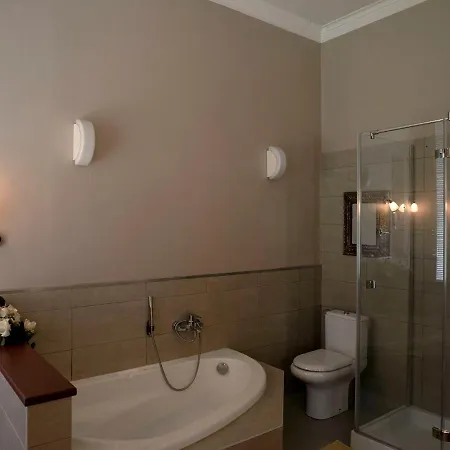 לינה וארוחת בוקר Chateau Fleur D'aya 4*