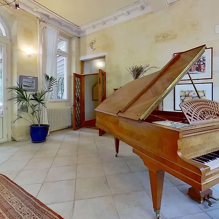 Château Fleur D'aya Tresses